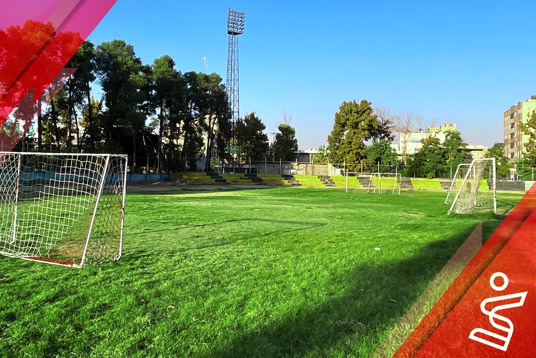 گوشه چپ چمن طبیعی پردیس زرهی